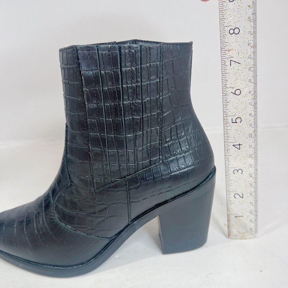 Blondo Black Leather Crocodile Embossed Booties Cowboy Ankle Boots Size 9 - Picture 3 of 8